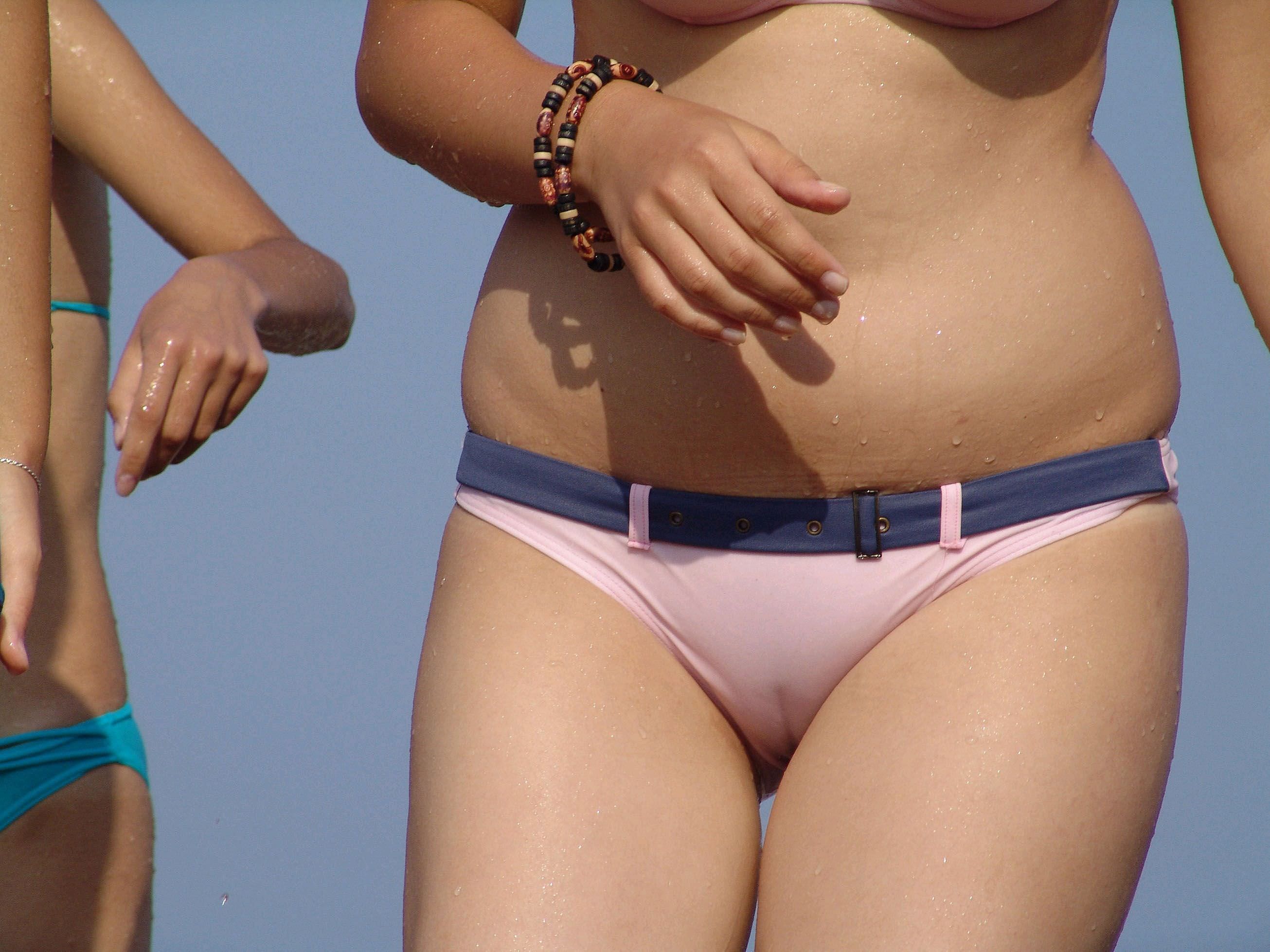 女子　盗撮　海 