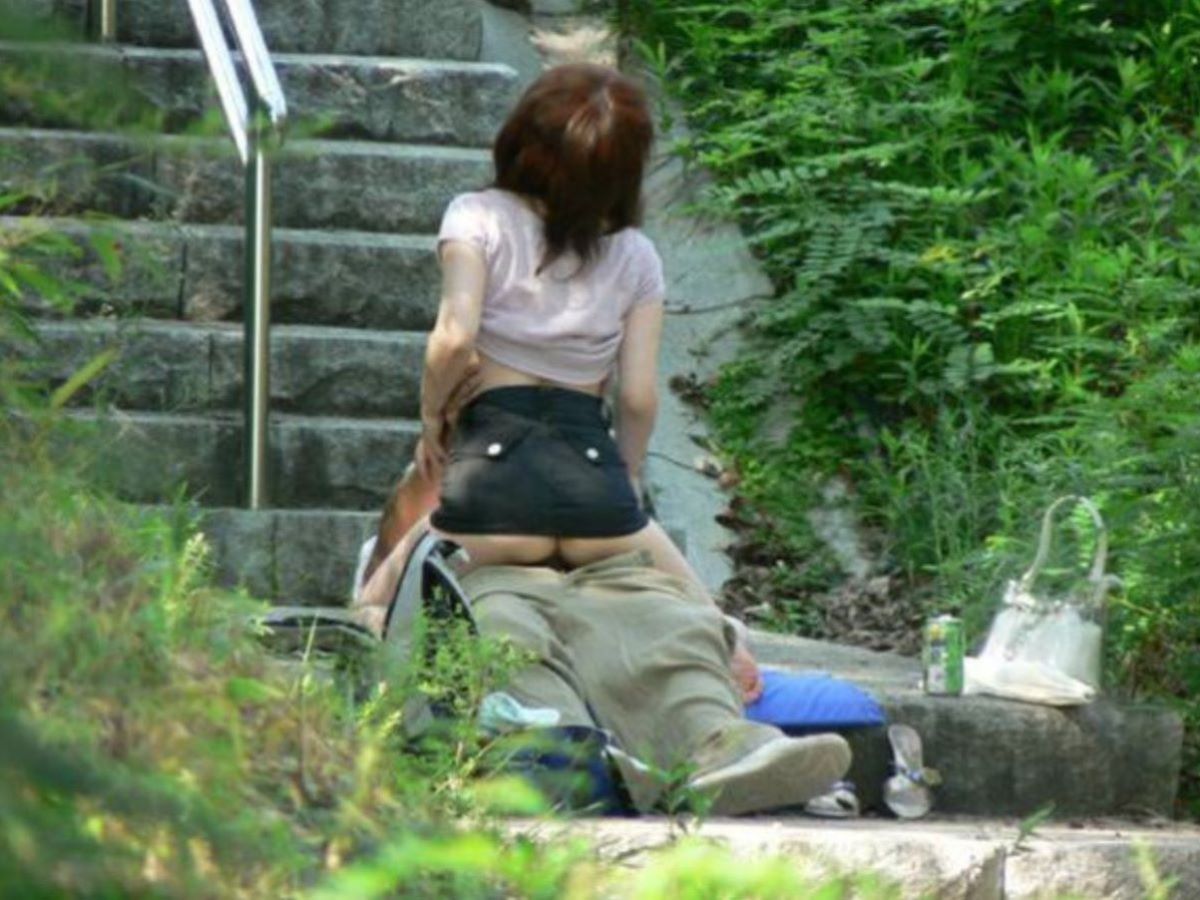 盗撮　野外プレイ 