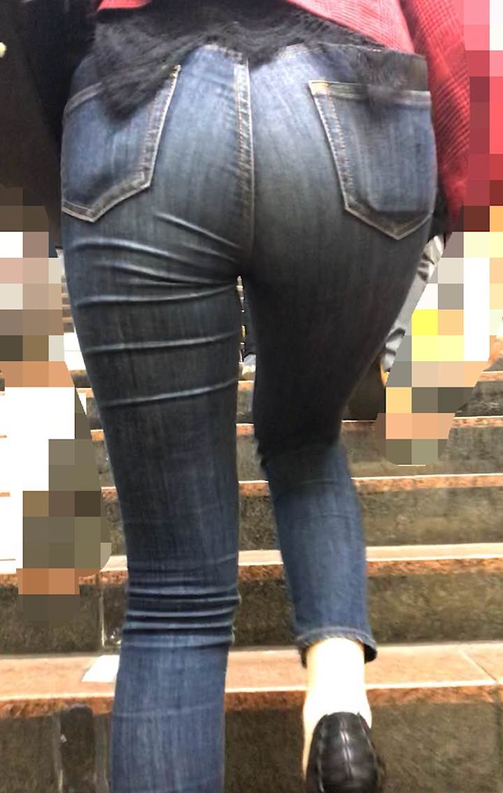 ジーパン前から盗撮 