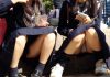【JKパンチラ盗撮エロ画像】街中で体育座りした女子校生…必然的にクロッチ部分が丸見えな座りパンチラを隠し撮りｗｗ